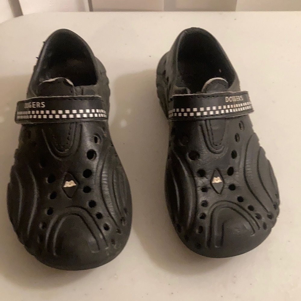 Doggers black foam casual sea shoes Sz 9/10 kids